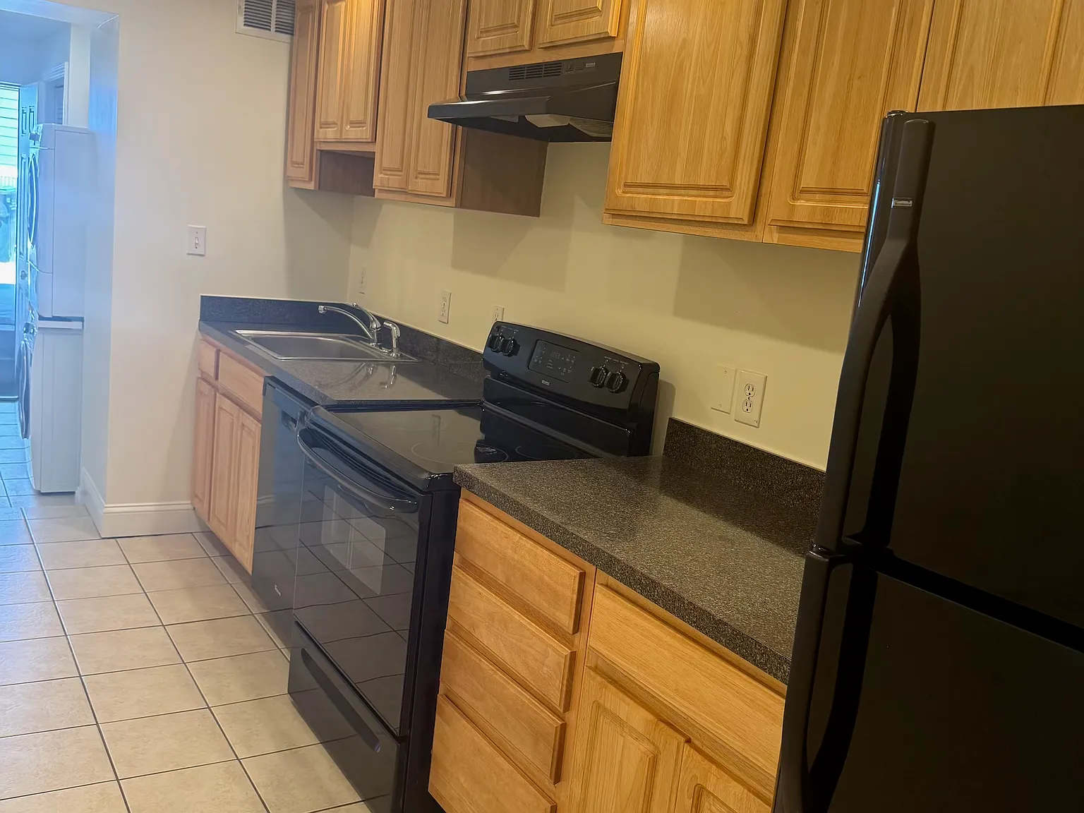 1 bed, 700 sqft, $1,800 — Photo 1