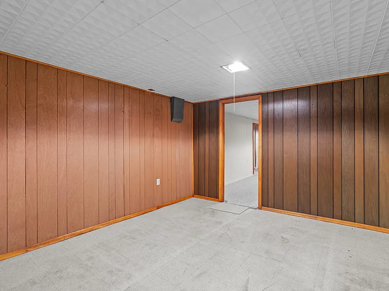 6138 Emerald Ave — Photo 16