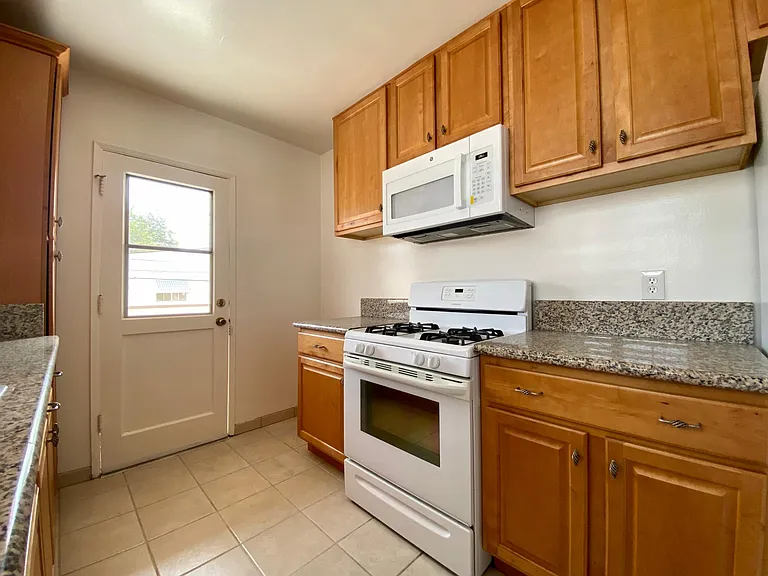 8674 Chalmers Dr — Photo 7