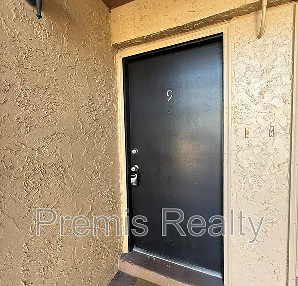 1575 Greenlea Dr #9 — Photo 4