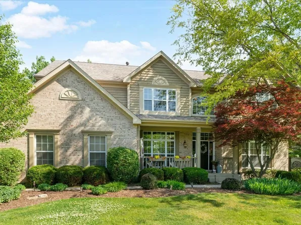 305 Morgan Ln, Fox River Grove, IL 60021