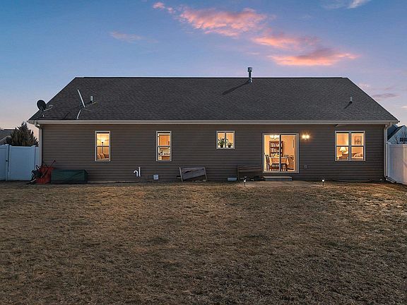 3rd image of 517 Pebblestone Cir