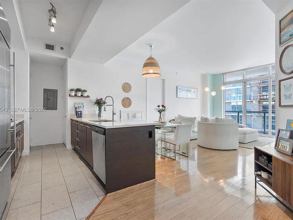 55 SE 6th St #4305