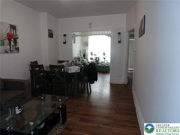 3rd image of 111 Ridge Ave