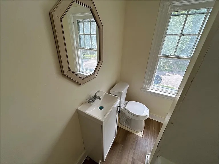 42 Villa St #UPPER — Photo 17