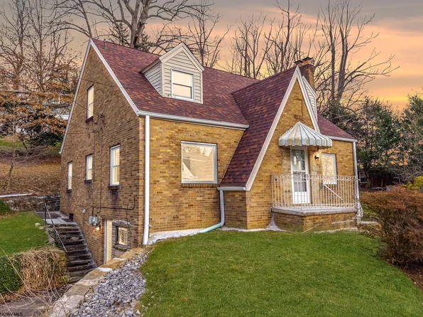 1231 College Park, Fairmont, WV 26554