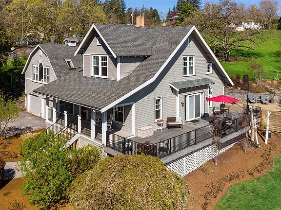 3rd image of 602 NW 18th Loop