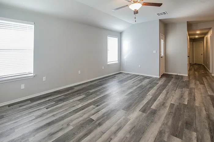 3 bed, 2.0 bath, 1235 sqft, $1,700 — Photo 3