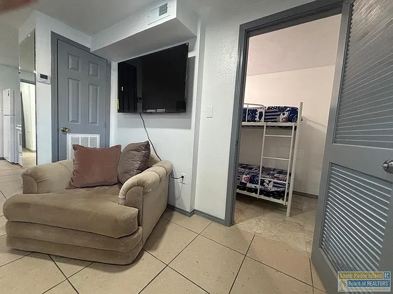 310 W Houston St #6 — Photo 6
