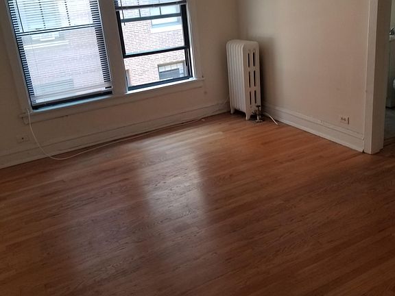 4th image of 516 W Cornelia Ave #3J