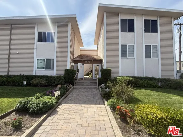 25921 Oak St Unit 107, Lomita, CA 90717