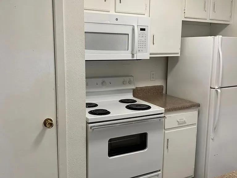 Marian Condos — Photo 48