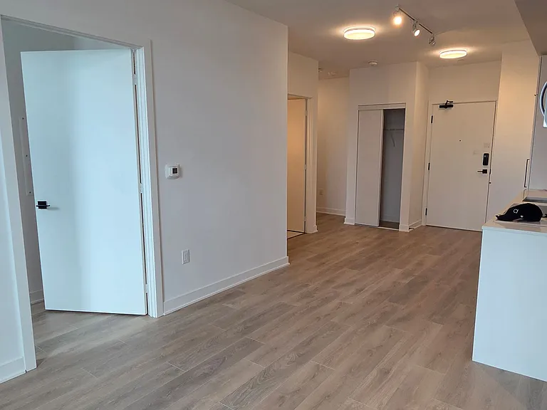 1185 Dupont St #808 — Photo 7