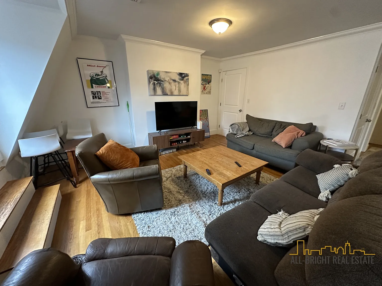 3 bed, 1600 sqft, $4,500 — Photo 2