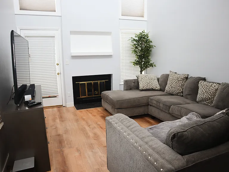 1050 S Monaco Pkwy #78 — Photo 8