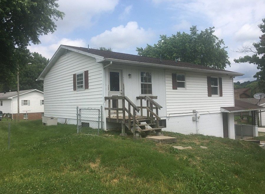 2nd image of 504 Brubaker Dr