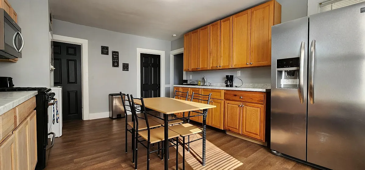 Unit Photo - 208 Crystal Ave #1