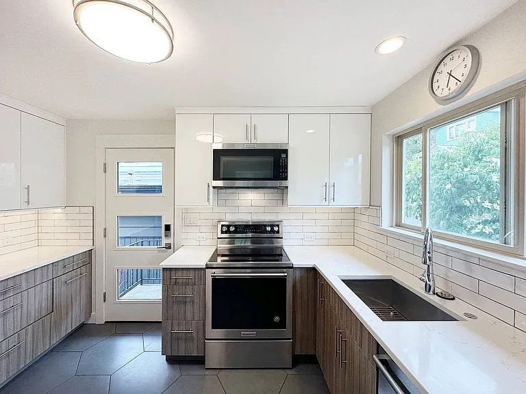 3803 Carr Pl N — Photo 1