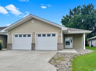 418 Maupin Ln, Sergeant Bluff, IA 51054