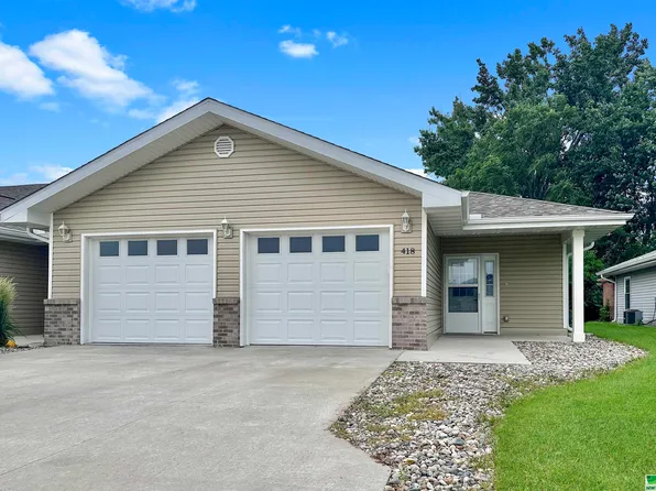 418 Maupin Ln, Sergeant Bluff, IA 51054