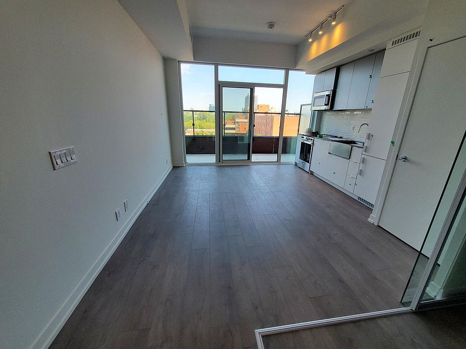 2nd image of 270 Dufferin St #500