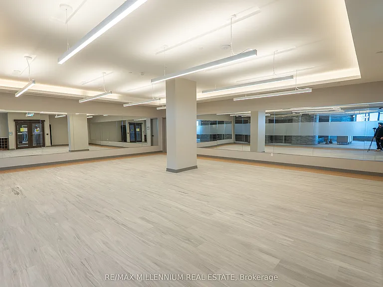 5105 Hurontario St #Penthouse 2 — Photo 20