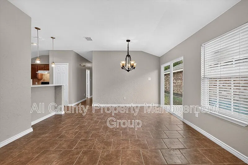 3 bed, 2.0 bath, 1274 sqft, $1,750 — Photo 4