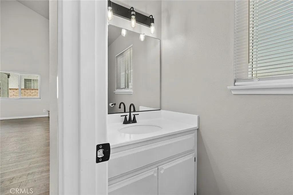 3 bed, 2359 sqft, $3,000 — Photo 4