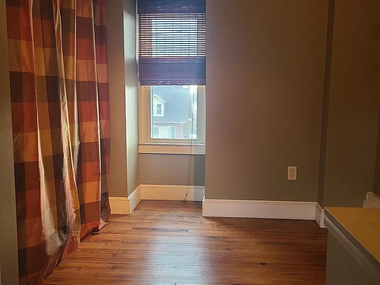 Extra room in bedroom for a desk area or couch