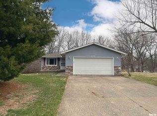 4724 S Queen Aleta Ct, Mapleton, IL 61547
