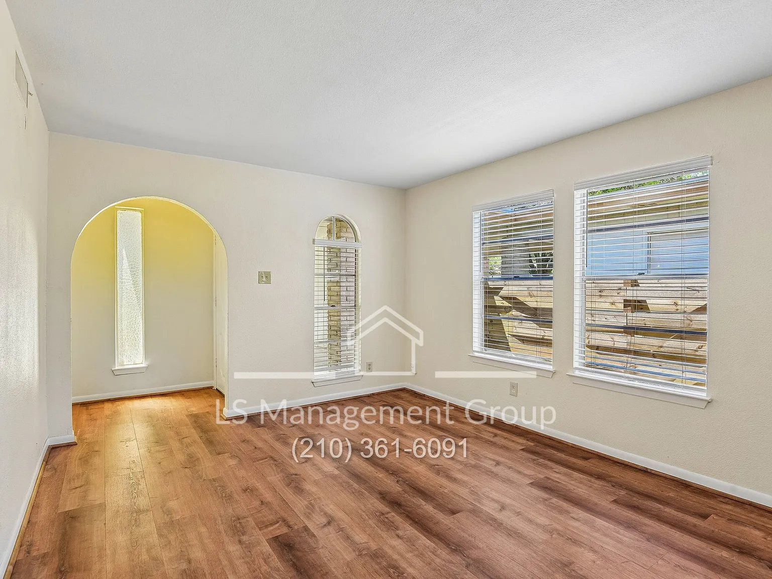 2 bed, 1000 sqft, $1,300 — Photo 3