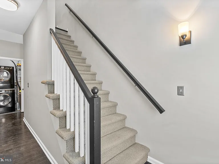 715 Brown St #B — Photo 20