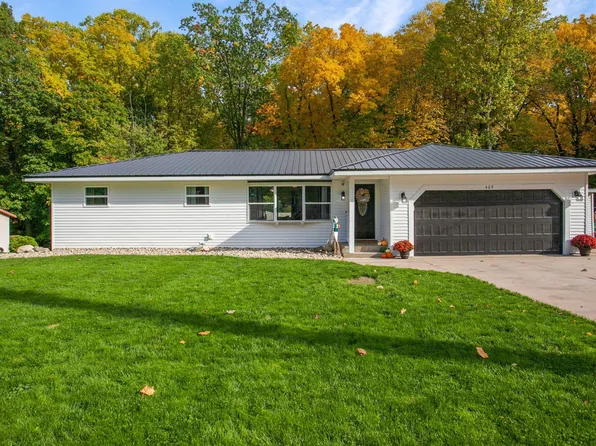409 Woodland Dr, Buchanan, MI 49107
