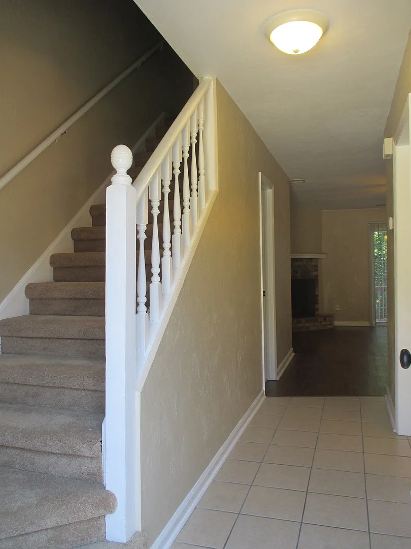Building Photo - 1569 Jacks Dr #A