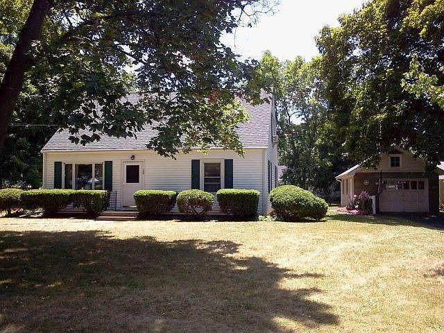 1st image of 209 2nd St