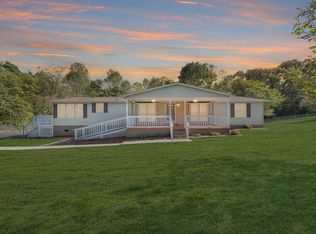 606 Ridgeway Dr, Troutville, VA 24175