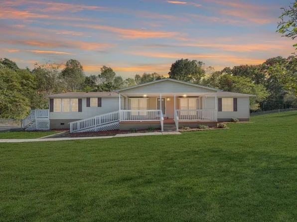 606 Ridgeway Dr, Troutville, VA 24175