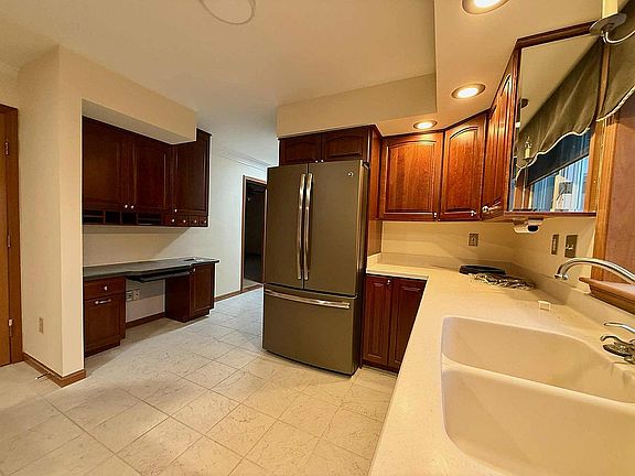 5th image of 255 Baltimore Somerset Rd NE