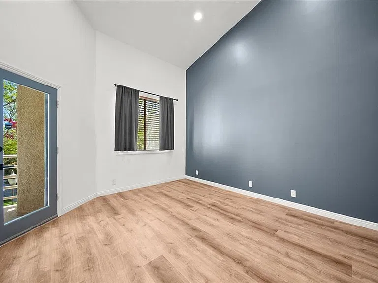 25725 Perlman Pl #127 — Photo 9