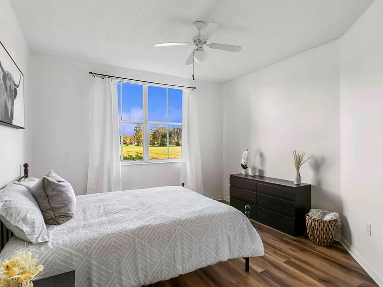 2040 Greenview Shores Blvd #203 — Photo 7