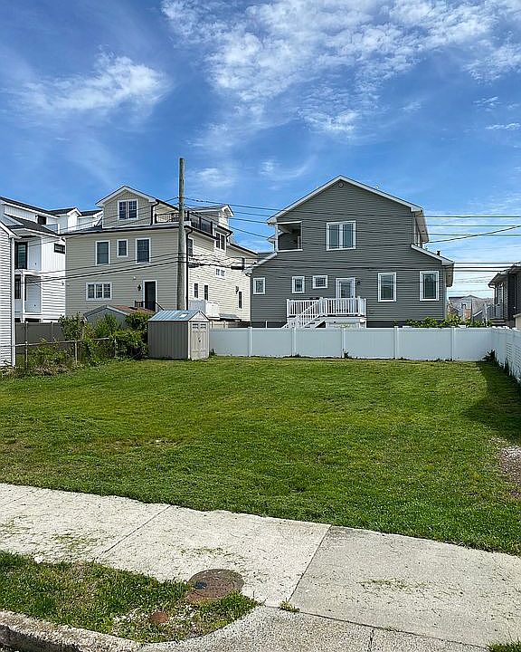 2nd image of 307 N Wilson Ave
