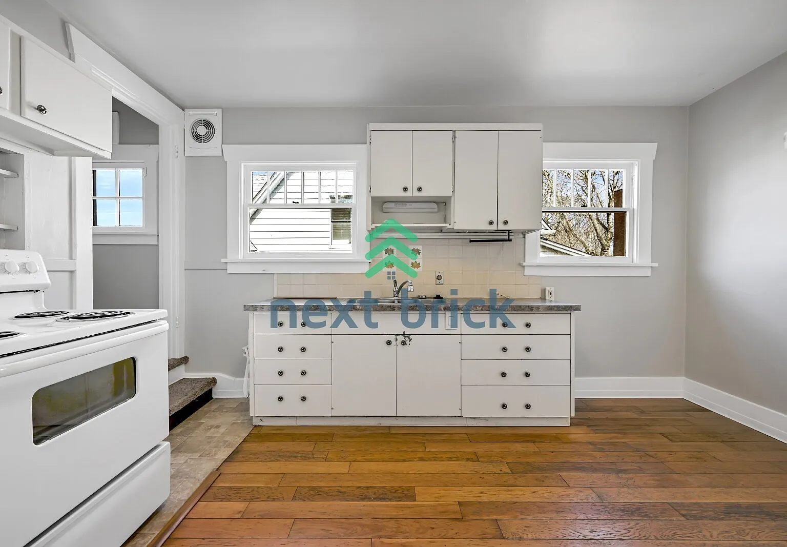 Charming 3-Bed Duplex in Renton - Spacious 1280 Sq Ft Haven! — Photo 4
