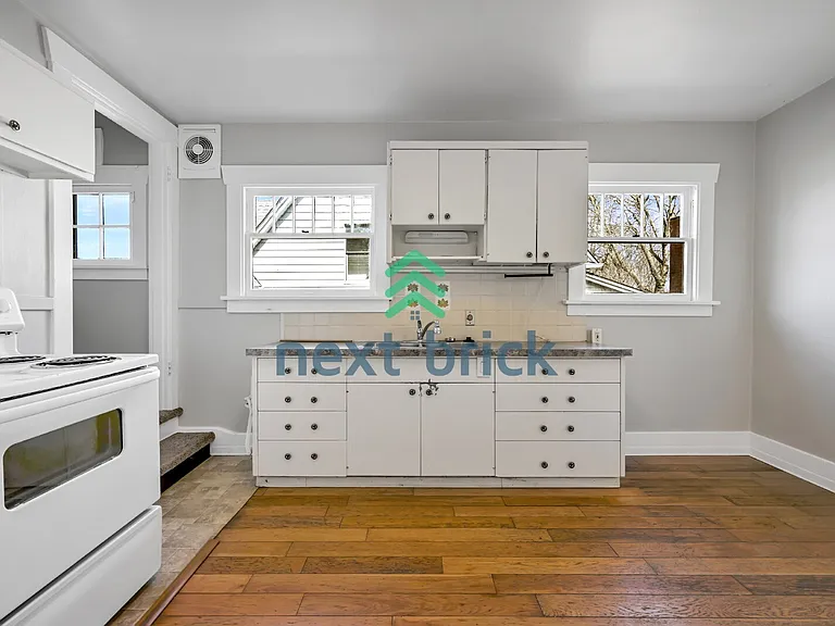 112 Wells Ave S — Photo 4