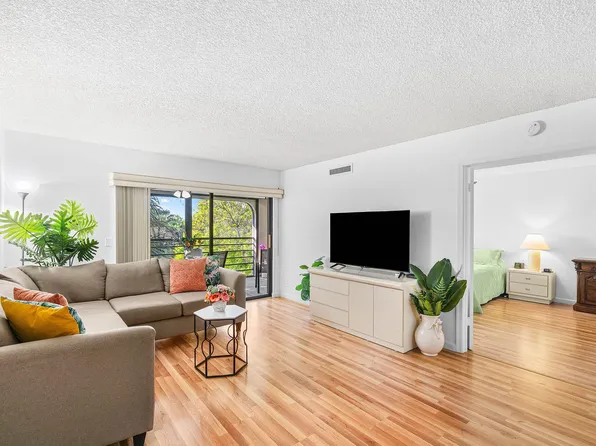 10110 Cedar Point Boulevard #305, Boynton Beach, FL 33437