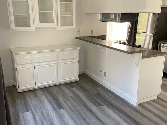 4th image of 1266 Cabrillo Park Dr APT A