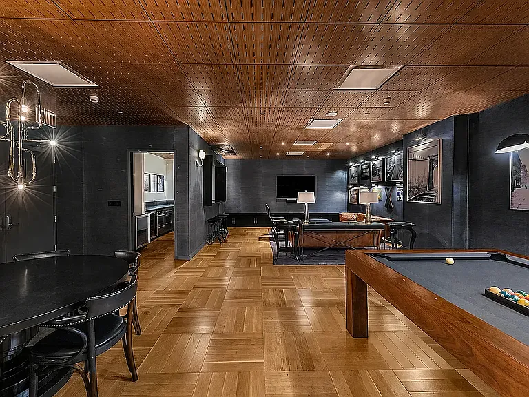 500 W 21st St #GF — Photo 15