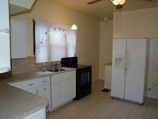 2nd image of 621 Iowa St