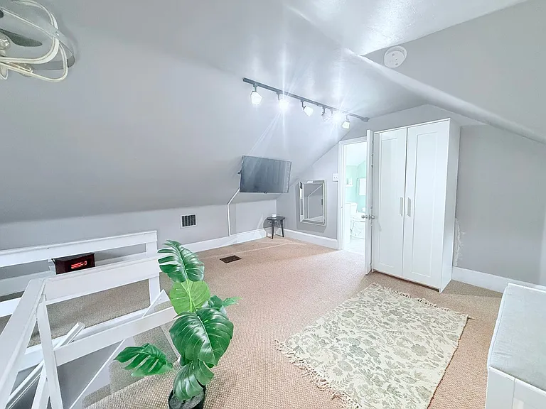 1610 Clarewood Ave — Photo 24