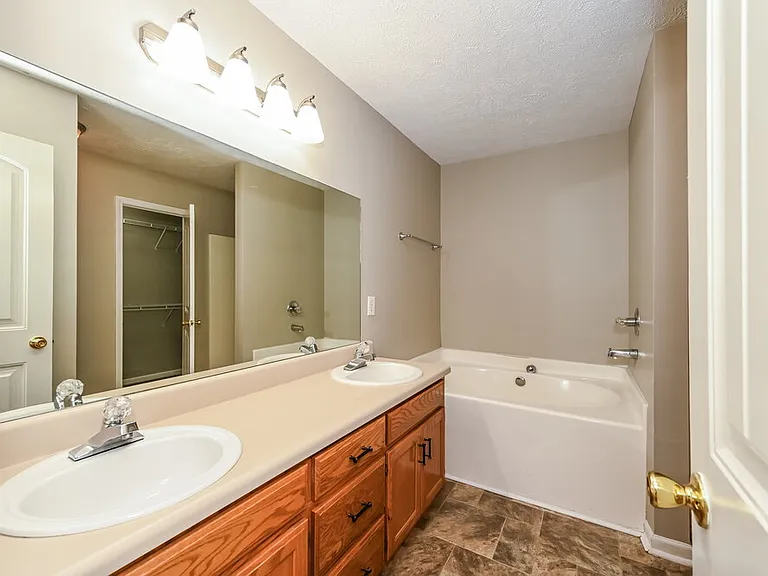 1422 Huddersfield Dr — Photo 13