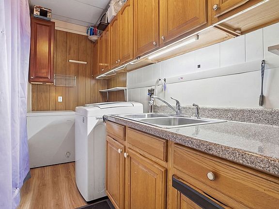 4th image of 154 Perry Ave